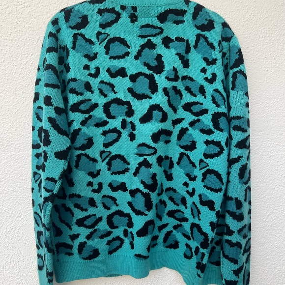 Leopard full fashion button up sweater - Picture 5 of 8